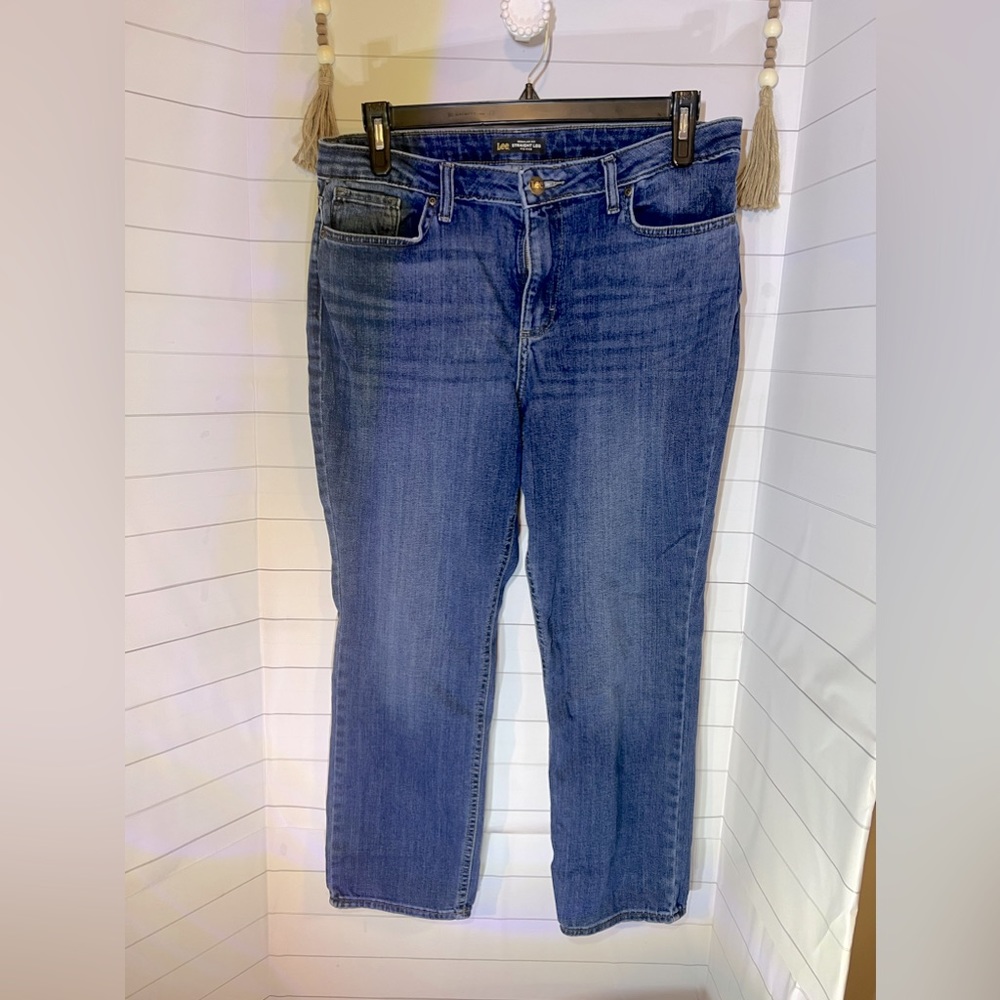 Lee Jeans Size 14 Short in medium/dark wash